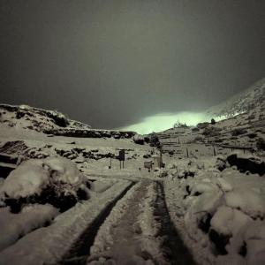 Manang-valley-with-snow- 