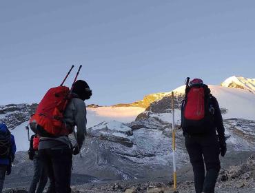 thorang-la-pass-sunrise- 