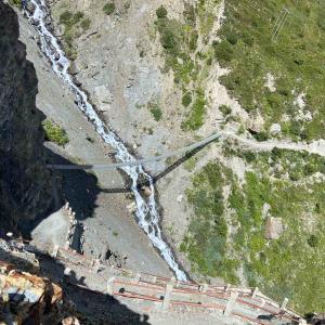 Tilicho-trek-river-bridge- 