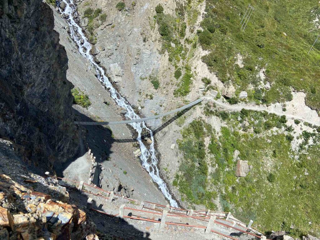 Tilicho trek river bridge